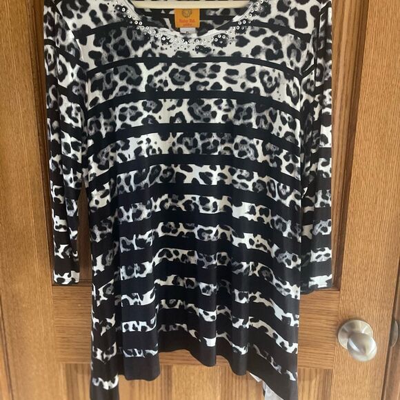 Ruby Rd PL Black Leopard Top - Picture 9 of 9